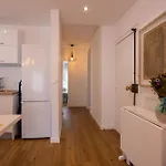 Mhouse Lease Walk To And Center Апартаменты *
